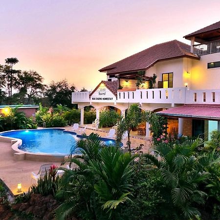 Bua Daeng Homestay Resort Kumphawapi 외부 사진