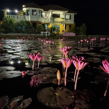 Bua Daeng Homestay Resort Kumphawapi 외부 사진
