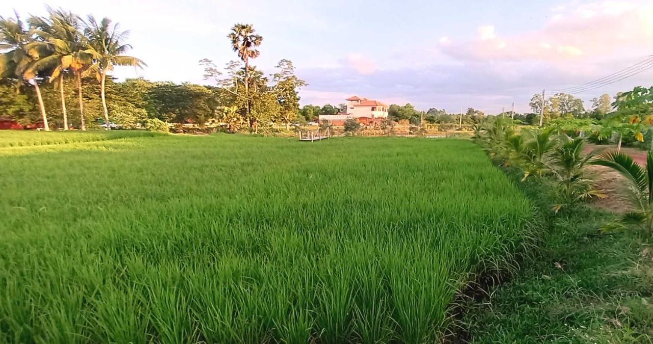 Bua Daeng Homestay Resort Kumphawapi 외부 사진