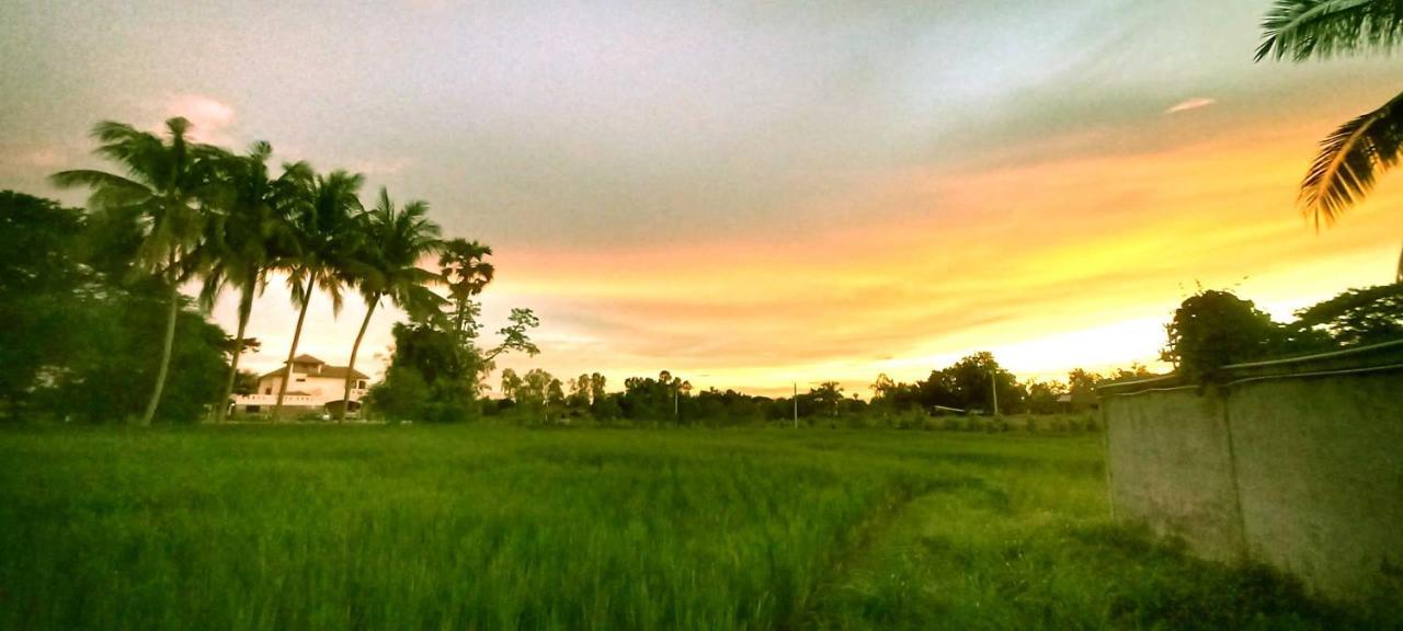 Bua Daeng Homestay Resort Kumphawapi 외부 사진