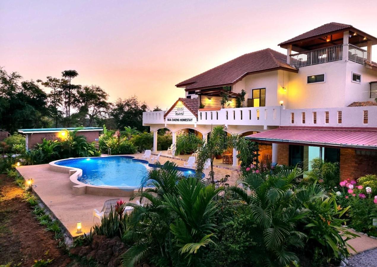 Bua Daeng Homestay Resort Kumphawapi 외부 사진
