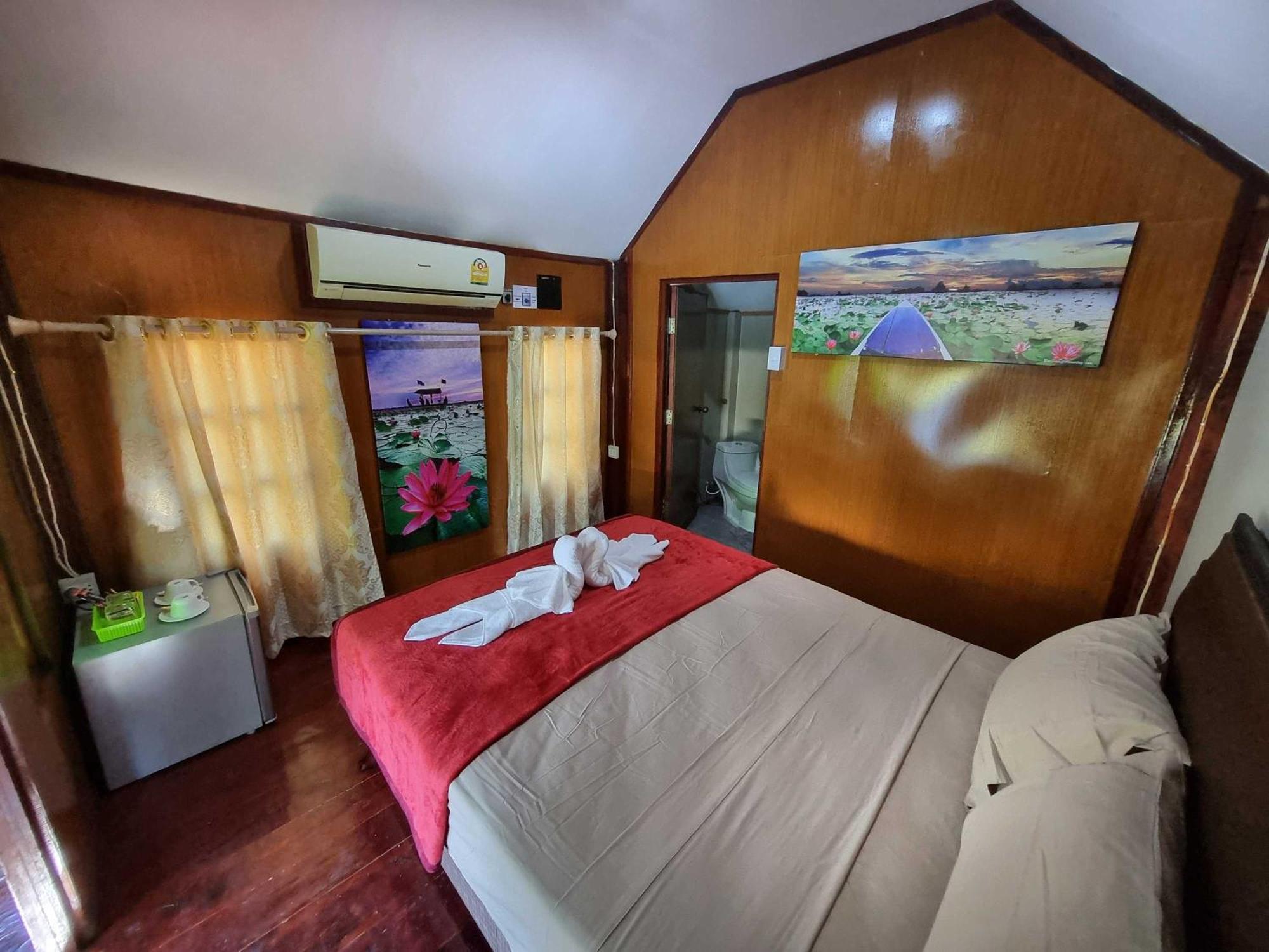Bua Daeng Homestay Resort Kumphawapi 외부 사진