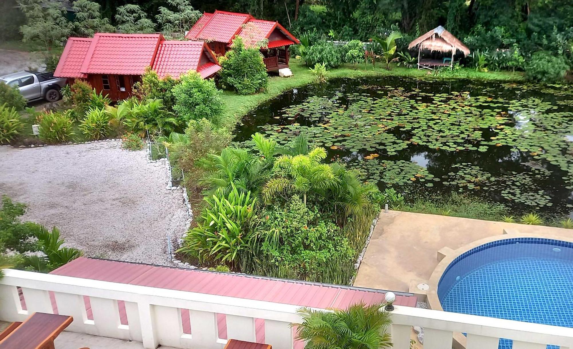 Bua Daeng Homestay Resort Kumphawapi 외부 사진