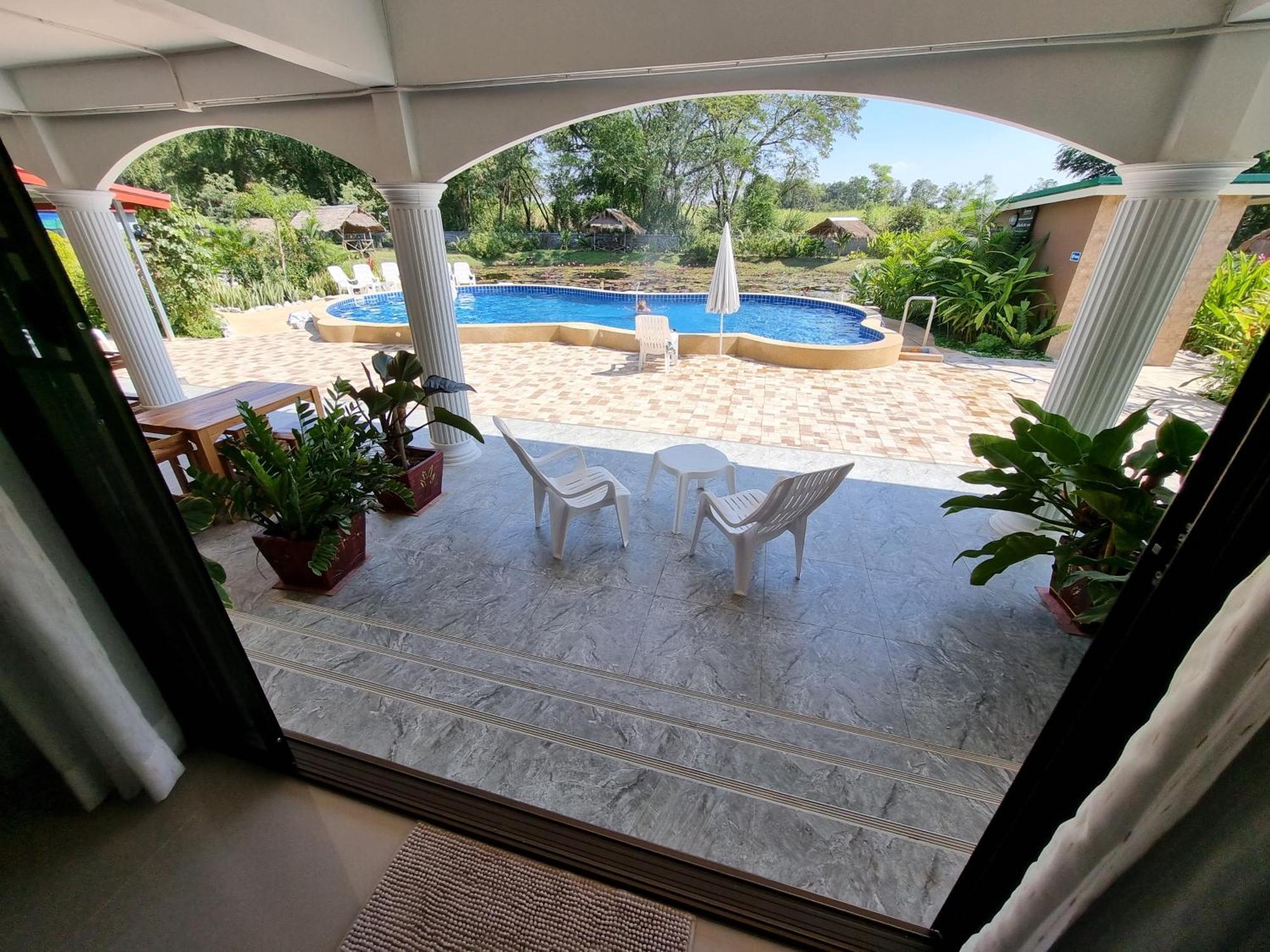 Bua Daeng Homestay Resort Kumphawapi 외부 사진
