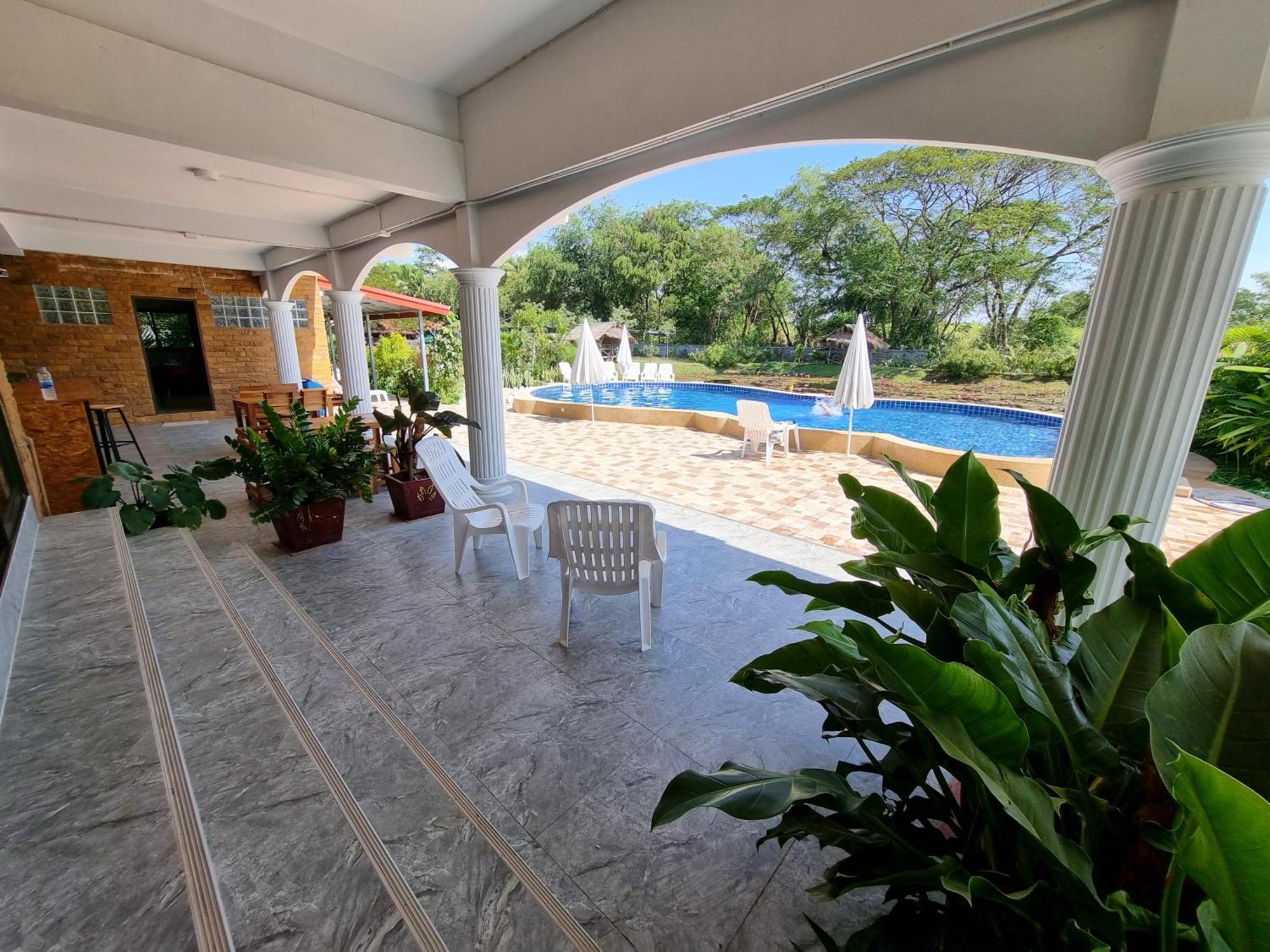 Bua Daeng Homestay Resort Kumphawapi 외부 사진