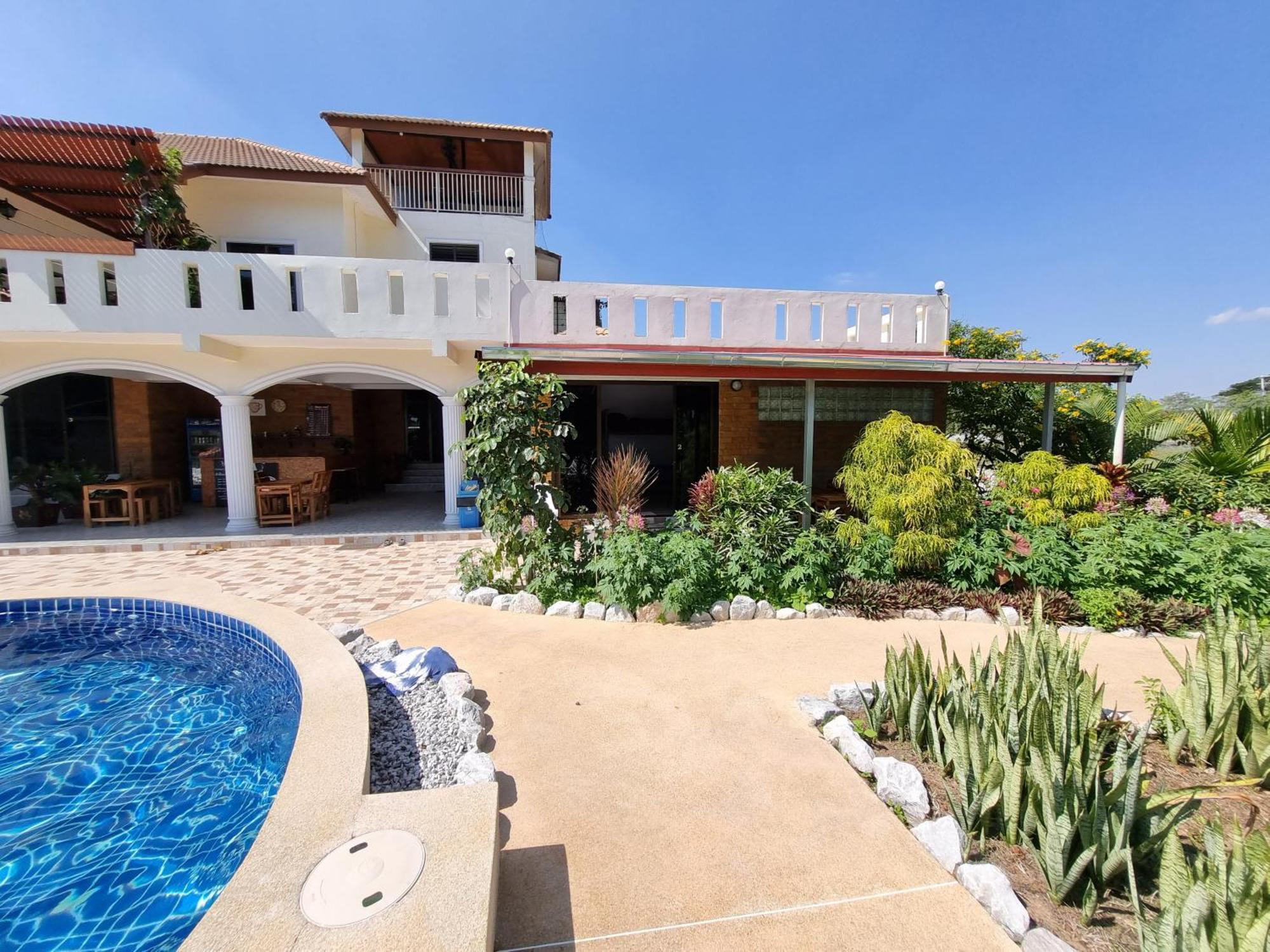 Bua Daeng Homestay Resort Kumphawapi 외부 사진